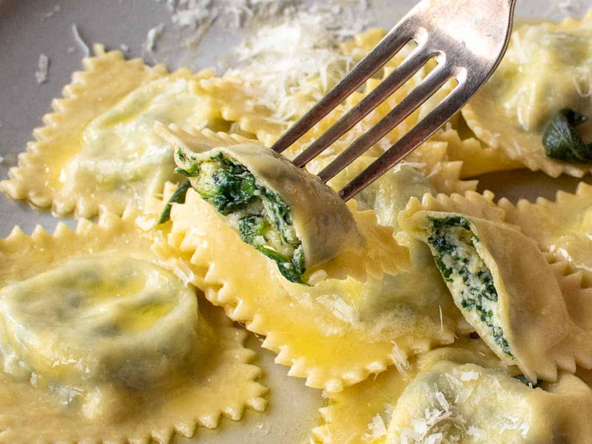 Ravioli with Spinach and Ricotta Filling Recipe